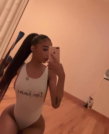 , 24  female escort, Hamilton