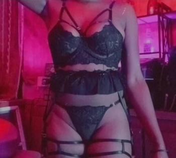 Berry, 19 Black female escort, Hamilton