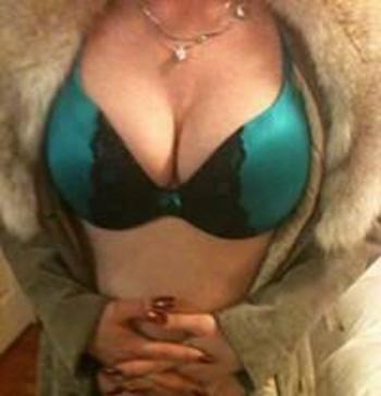Mindy, 51 Caucasian/White female escort, Hamilton