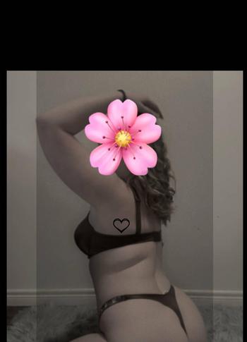 Aurora, 21 Caucasian/White female escort, Hamilton