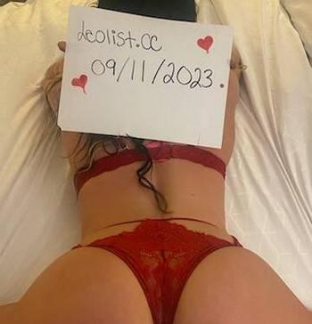 Elle, 24 Caucasian/White female escort, Hamilton