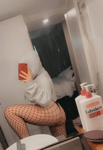 Kristy, 23 Caucasian/White female escort, Hamilton